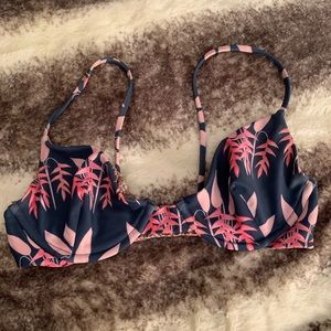 acacia heliconia top